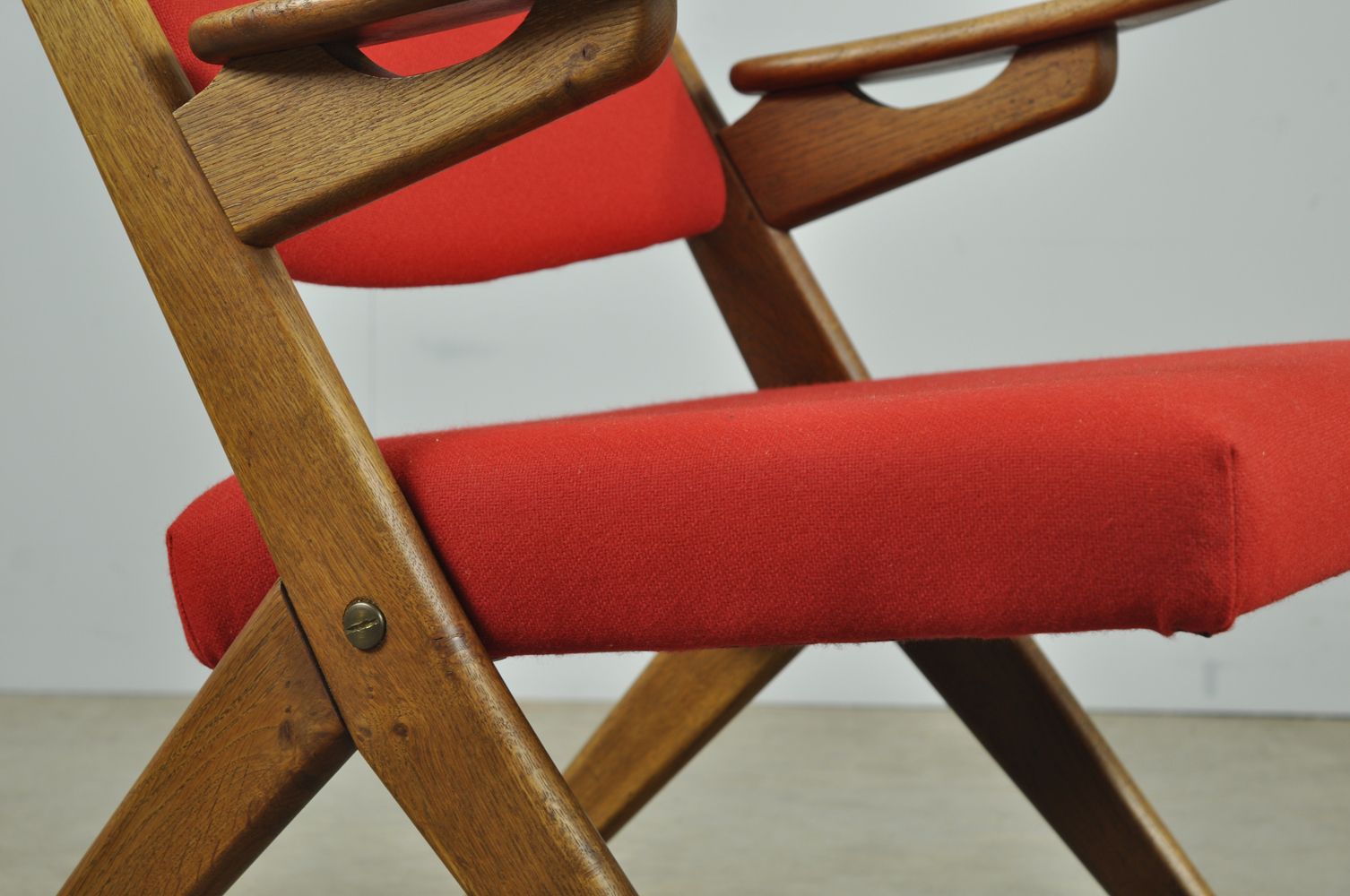 Klassieke Deense vintage schaarfauteuil van Arne Hovmand Olsen in eiken, jaren 1960 photo vintage