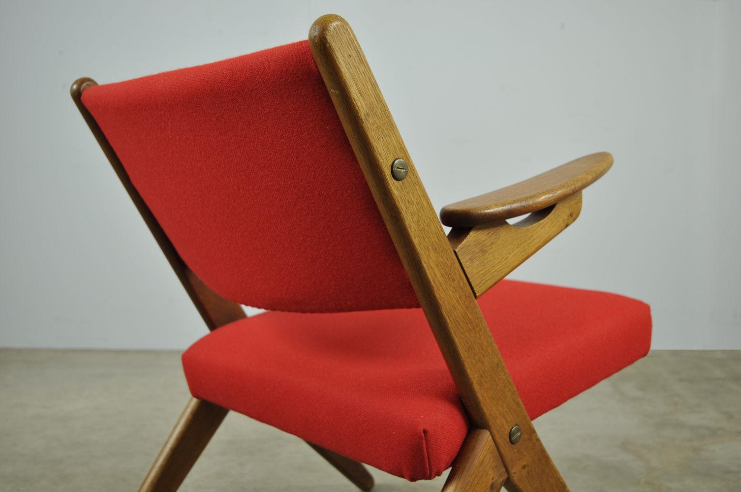 photo vinterior Klassieke Deense vintage schaarfauteuil van Arne Hovmand Olsen in eiken, jaren 1960