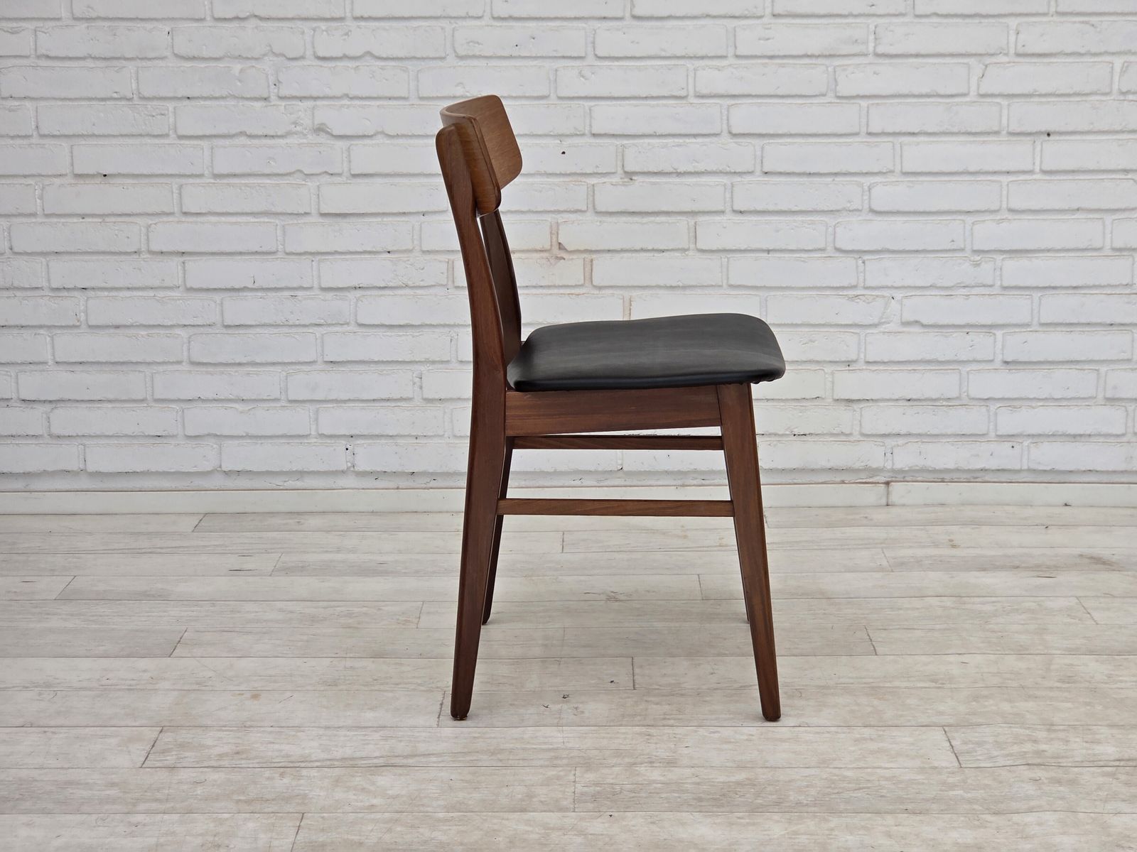 photo furniture 1970s, Set Of 4 Danish Dining Chairs By Findahl Møbelfabrik, Teak Wood.