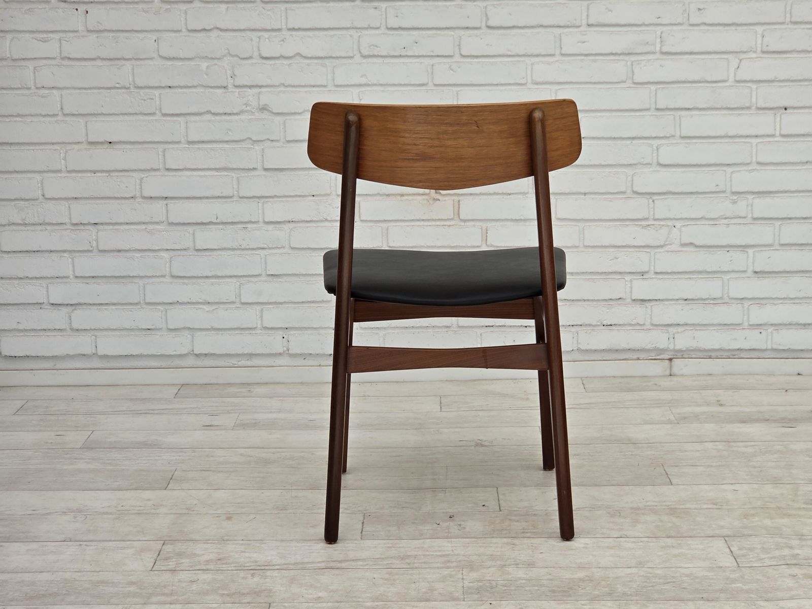 photo vinterior 1970s, Set Of 4 Danish Dining Chairs By Findahl Møbelfabrik, Teak Wood.