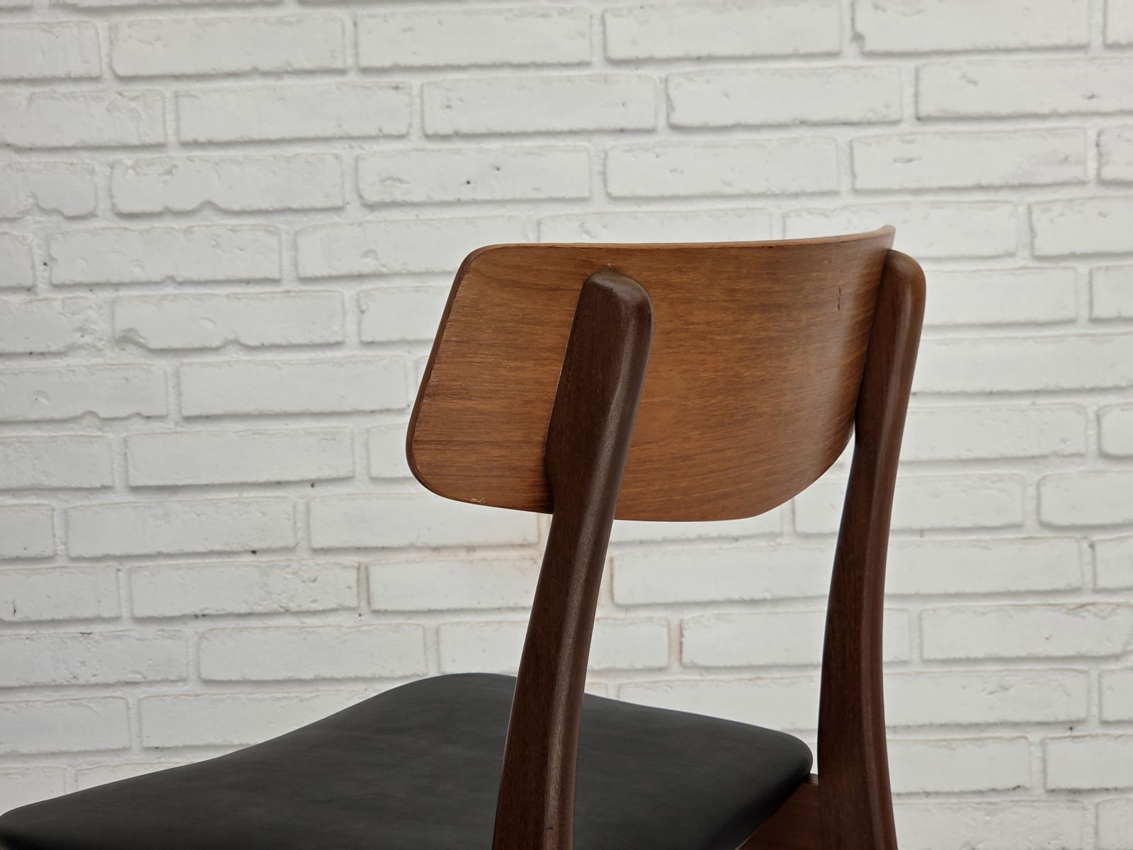 photo vintage 1970s, Set Of 4 Danish Dining Chairs By Findahl Møbelfabrik, Teak Wood.