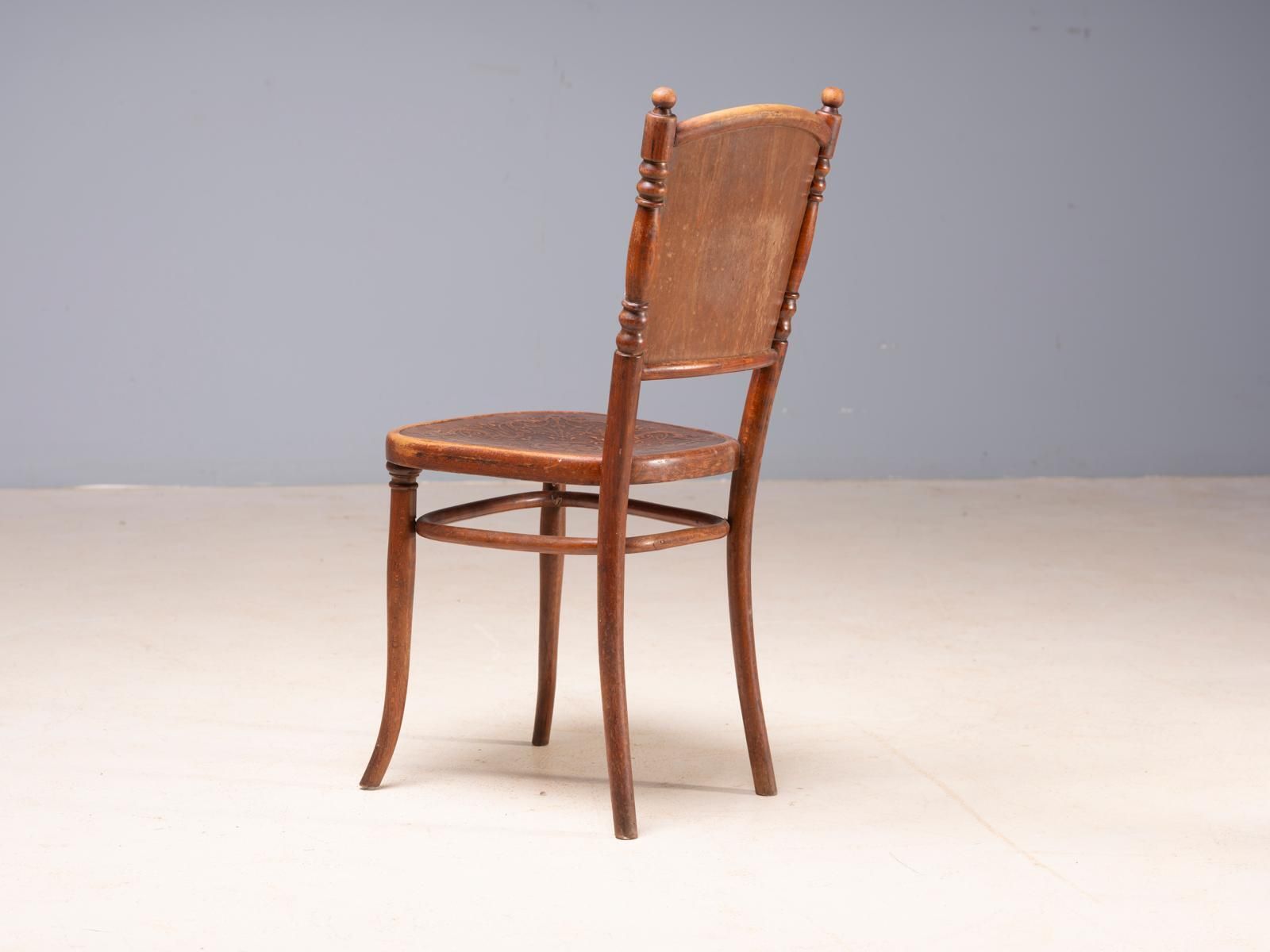 Set van vier bentstoelen van Jacob & Josef Kohn, gestempelde zittingen, midden 20e eeuw, 40 × 49 × 95 cm photo for sale