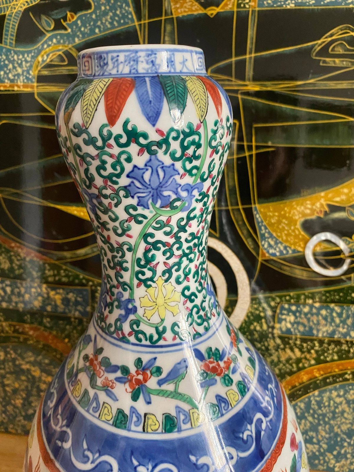 Een porseleinen knoflookfles met draak, Ming-dynastie, vintage porseleinen fles in Ming-stijl photo vinterior