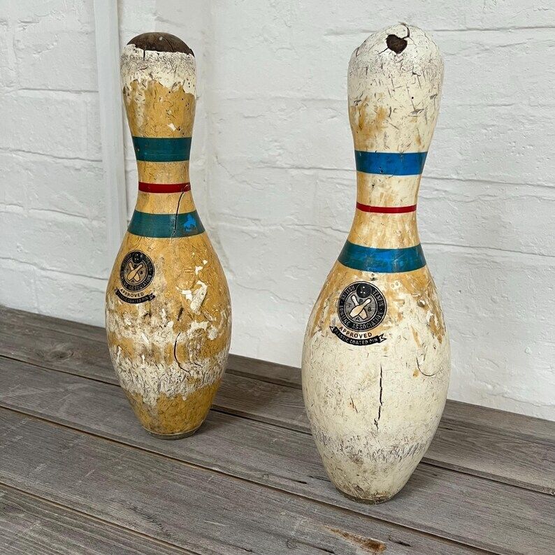 2 X Vintage Bowling Pins photo vinterior