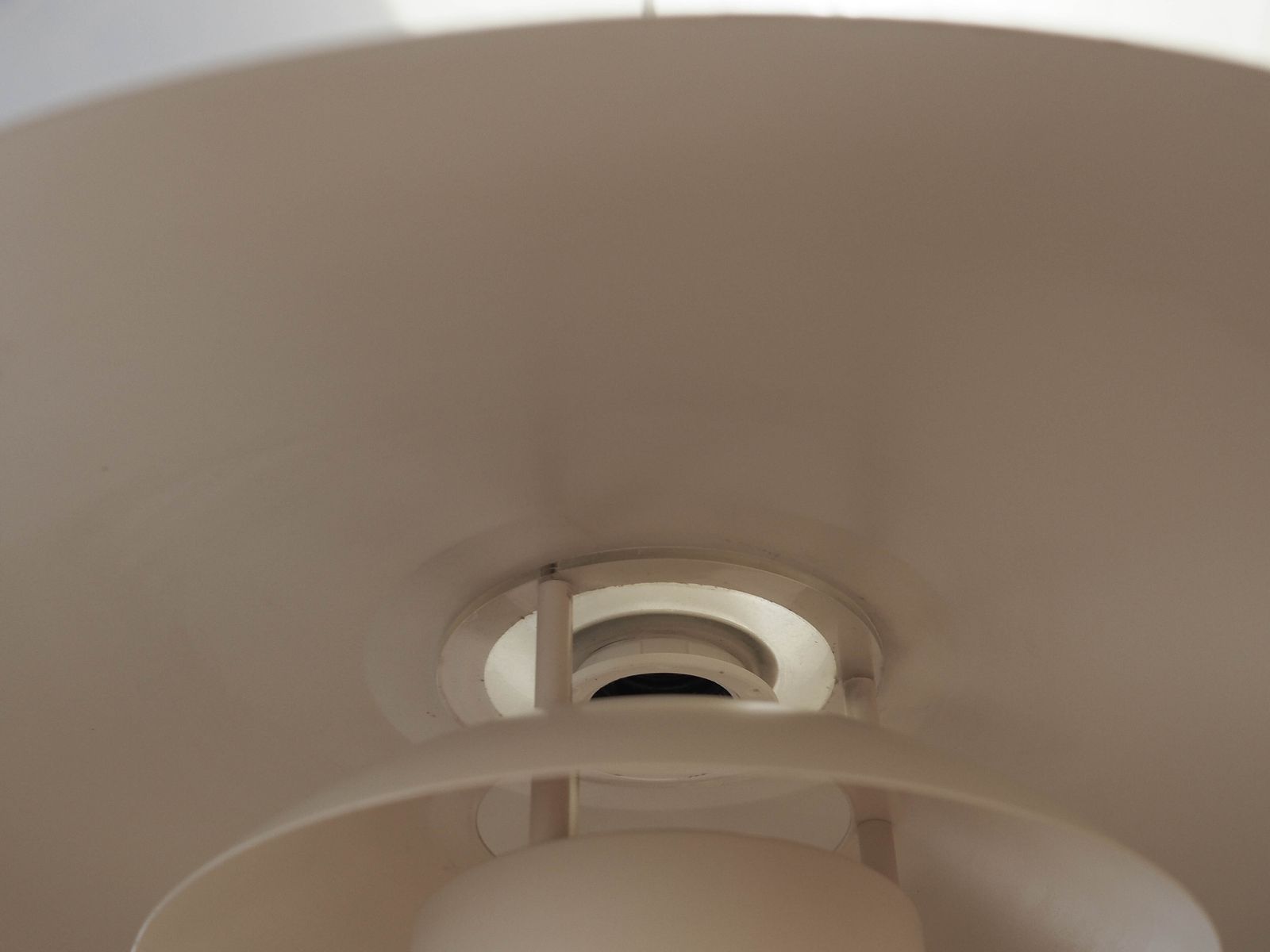 Lyfa hanglamp met verstelbare ophanglengte, Deens design ca. jaren 1970, witte metalen kap photo vintage