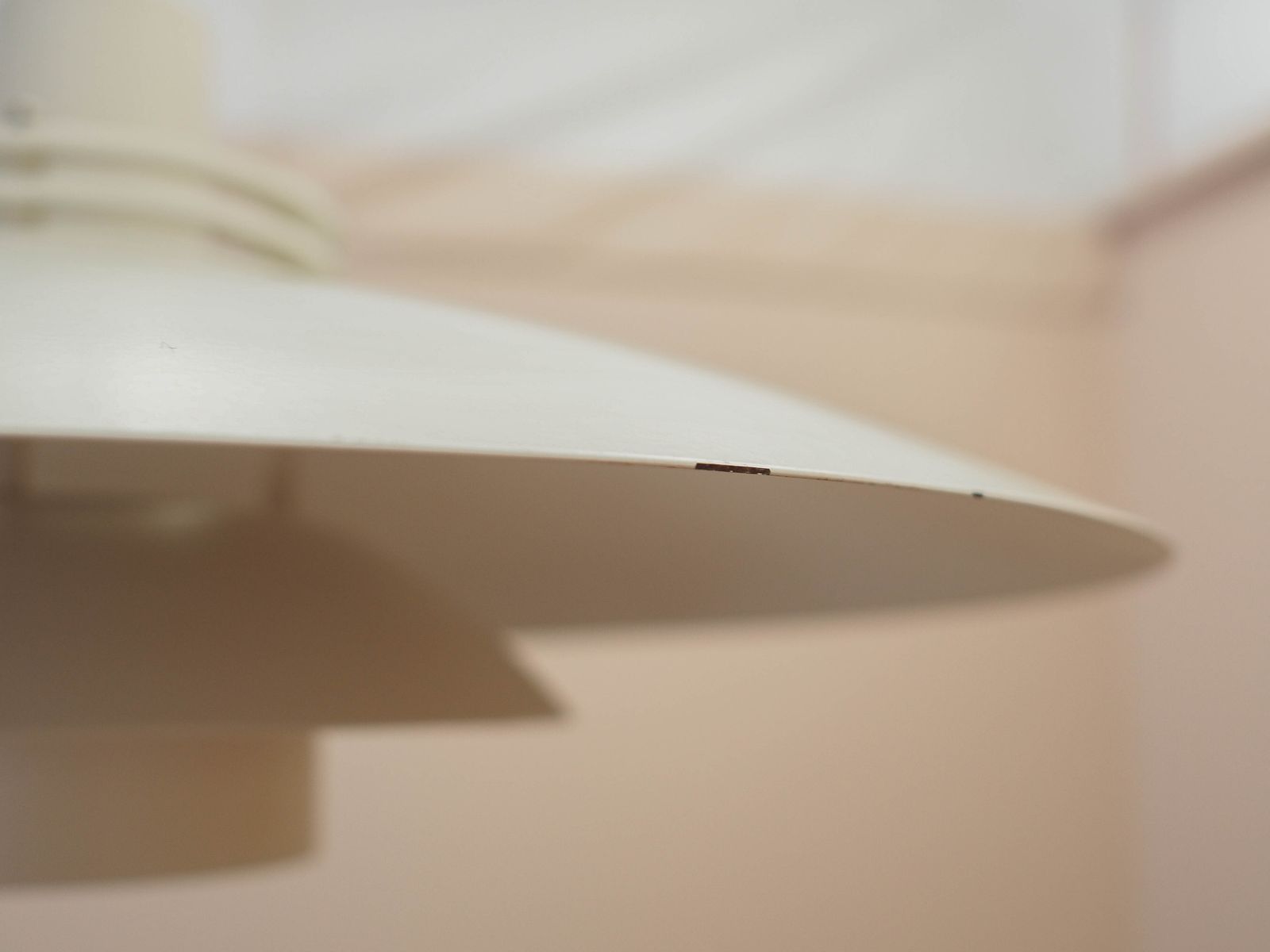 439.0 Lyfa hanglamp met verstelbare ophanglengte, Deens design ca. jaren 1970, witte metalen kap photo