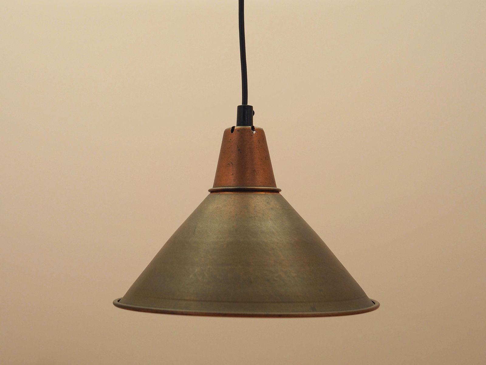 Deense Messing Hanglamp Met Industriële Kegelvormige Kap, Scandinavisch Modern Design, jaren 1960 photo for sale