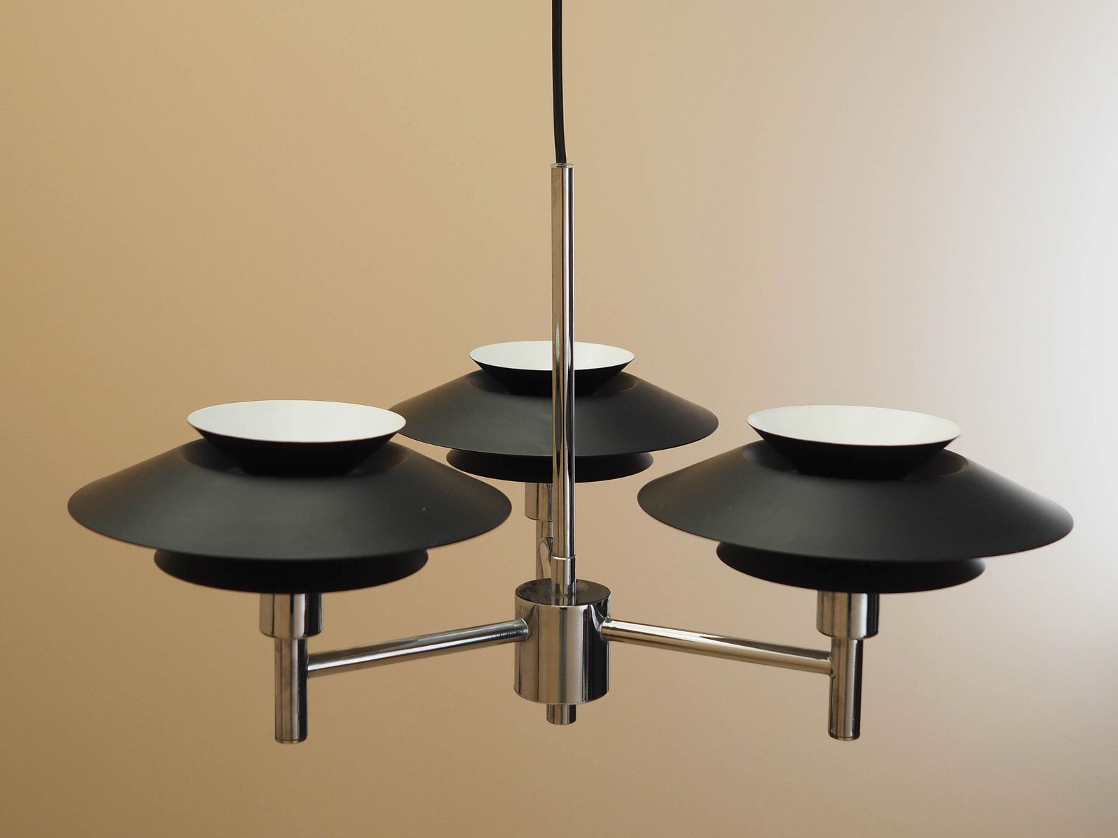 Genoa hanglamp met drie kappen, metaal, Harald Nyborg A/S, Denemarken, hedendaags photo for sale