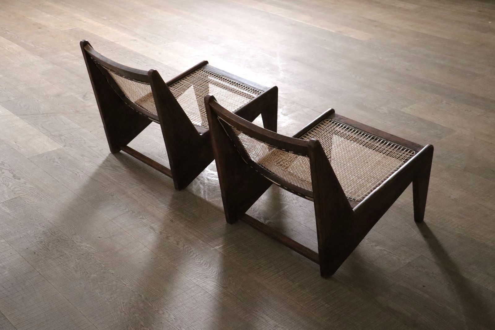 Pierre Jeanneret Kangaroo Chairs Pj Si 59, India, 1955 photo Meubels