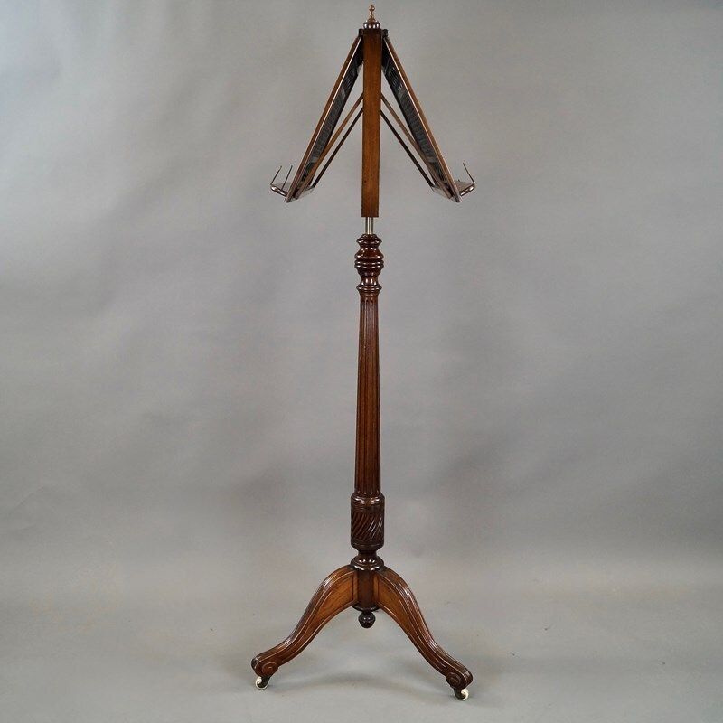 Fraai mahoniehouten duetstandaard met fretwerk photo 1675.0