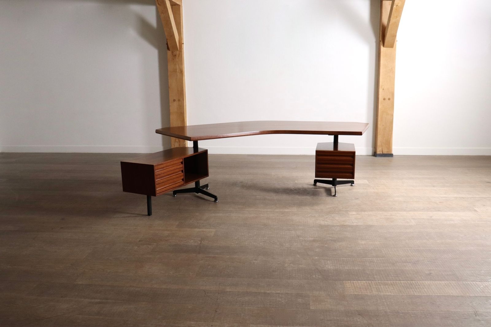 Osvaldo Borsani T96 Boomerang Desk voor Tecno, Italië, 1956 photo furniture