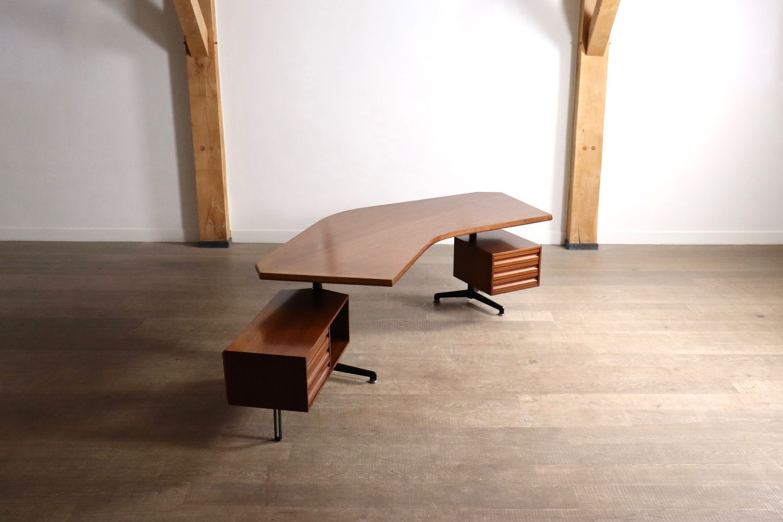 7250.0 Osvaldo Borsani T96 Boomerang Desk voor Tecno, Italië, 1956 photo