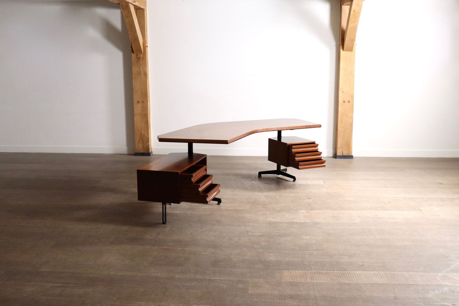 photo vinterior Osvaldo Borsani T96 Boomerang Desk For Tecno, Italy, 1956