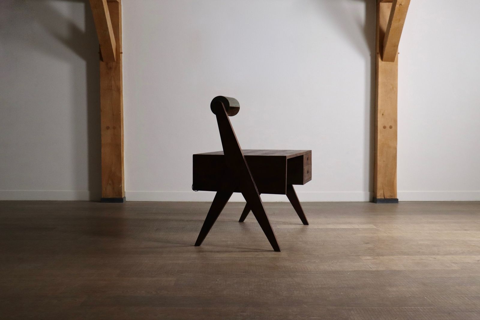 Meubels Pierre Jeanneret Bureau met Geïntegreerde Lamp, Chandigarh, jaren 1950 photo