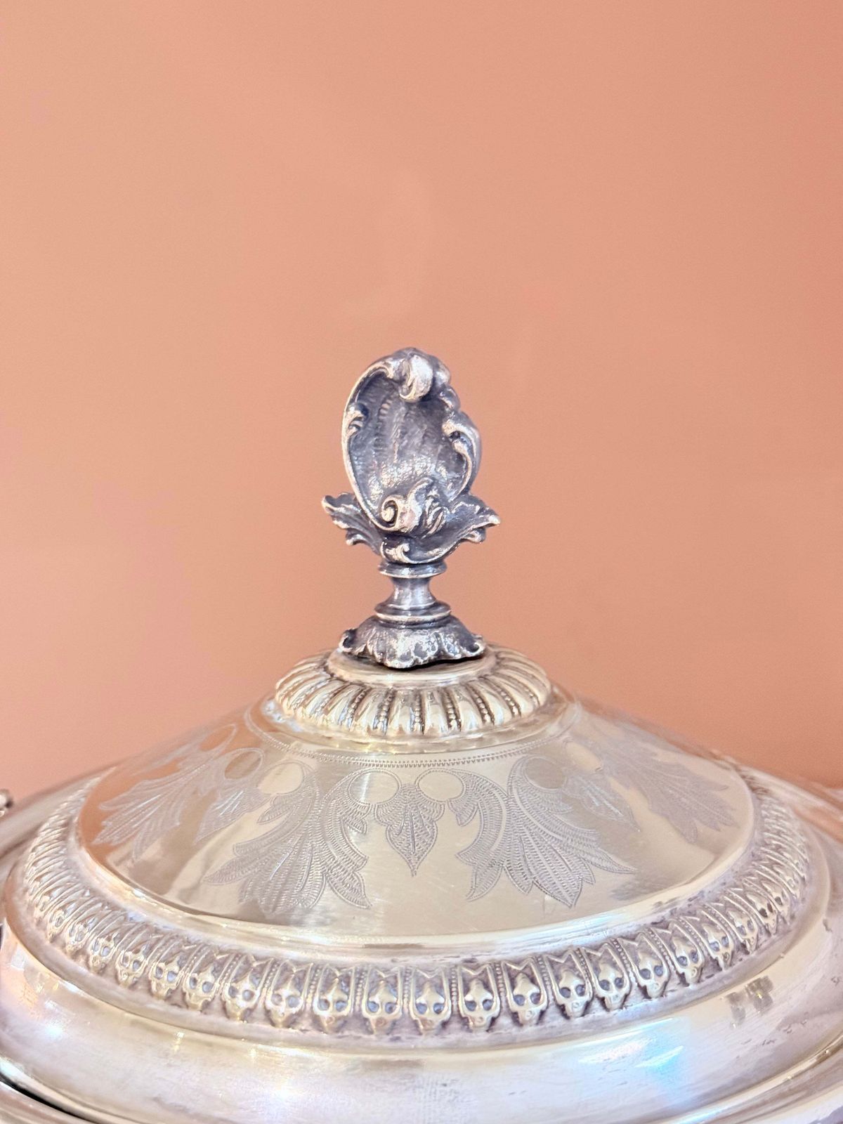 photo for sale Coupe d'époque en argent, saupoudroir à sucre en métal argenté suédois avec cuillère, Östberg