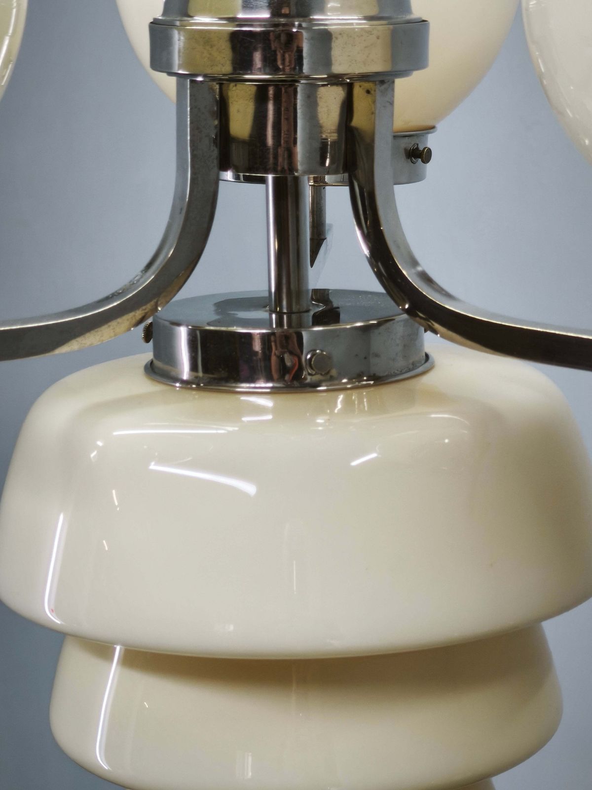 Art Deco hanglamp van crèmekleurig glas en chroom, jaren 1930, Tsjecho-Slowakije photo 893.0