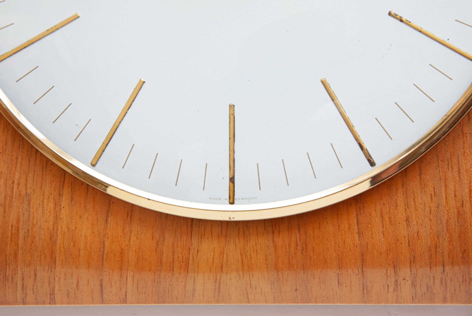 Junghans mid-century wandklok jaren 1950, modernisme, art deco, Bauhaus-stijl, Duitsland, messing, Exacta photo 268.0