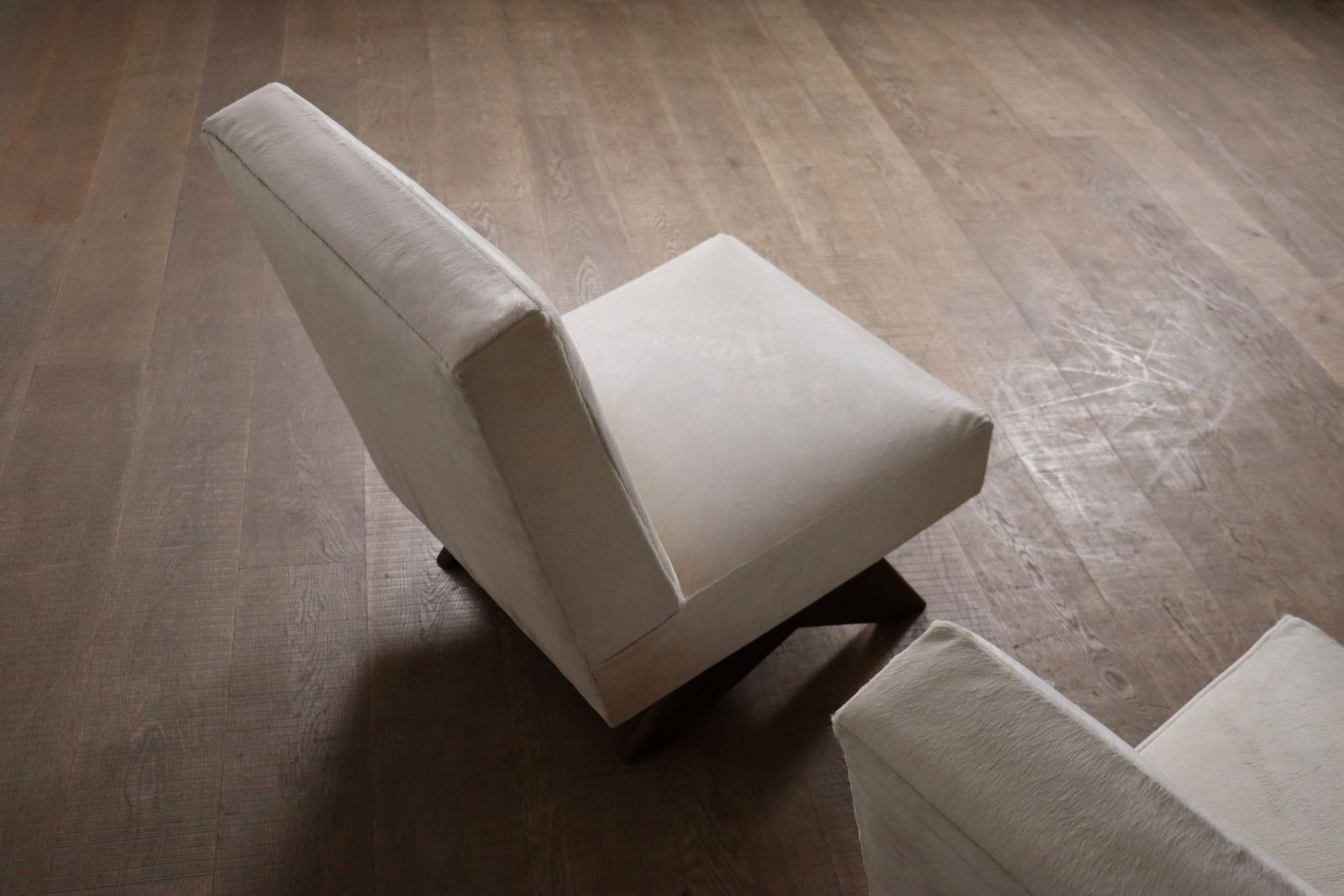 Paar Pierre Jeanneret 'Fireside' Chairs, Model No. PJ-SI-36-A photo furniture