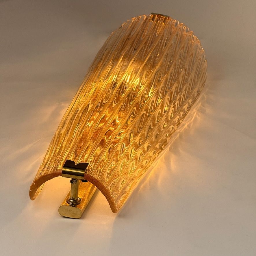 Late 20th Century Pair Of Brass And Pink Murano Glass W/ Gold Glitter Sconces photo vinterior
