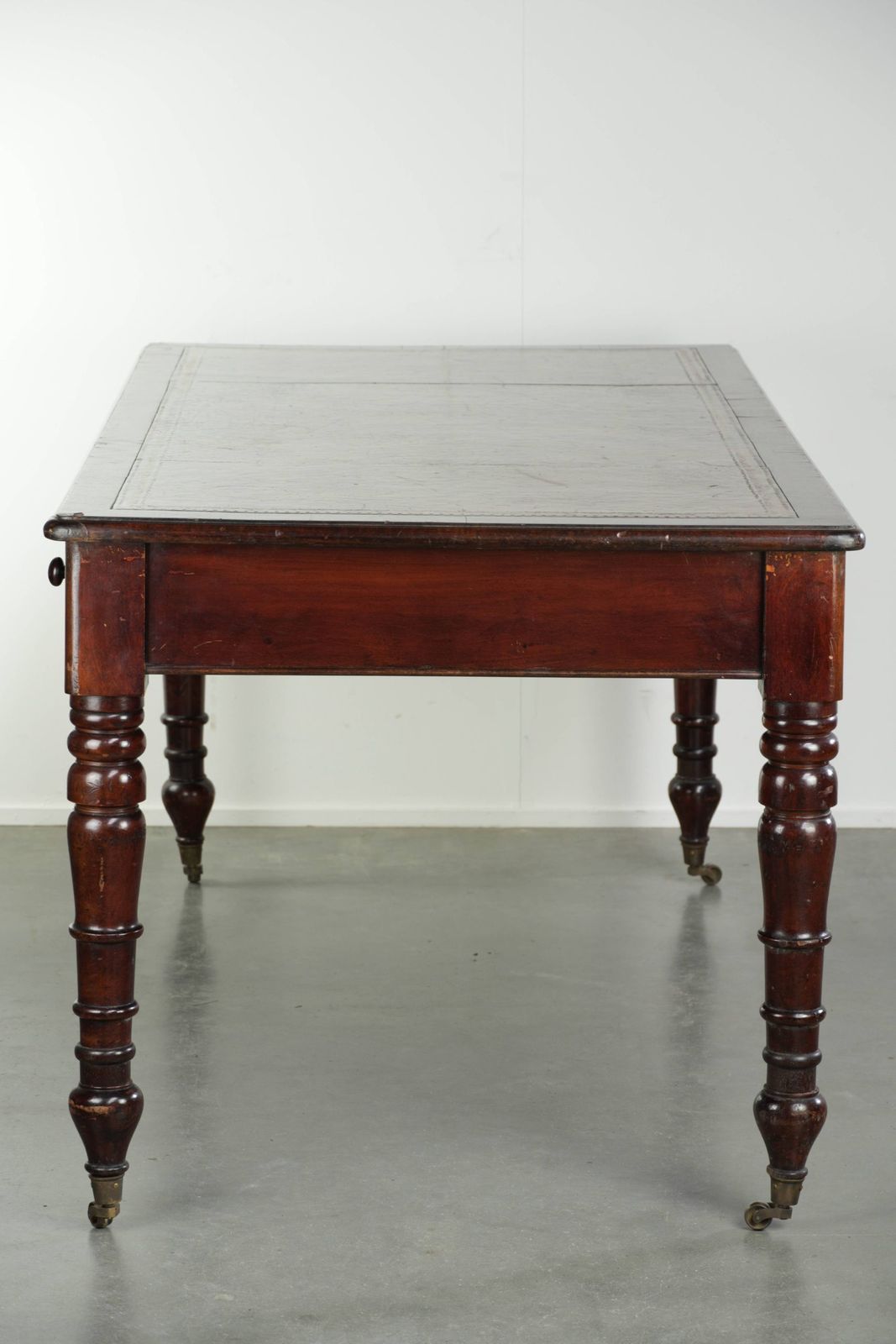 Antique English Writing Desk From The Late 19th Century With A Warm Wood Color And A Dark Brown Leather Top With Gold Accents. photo vinterior
