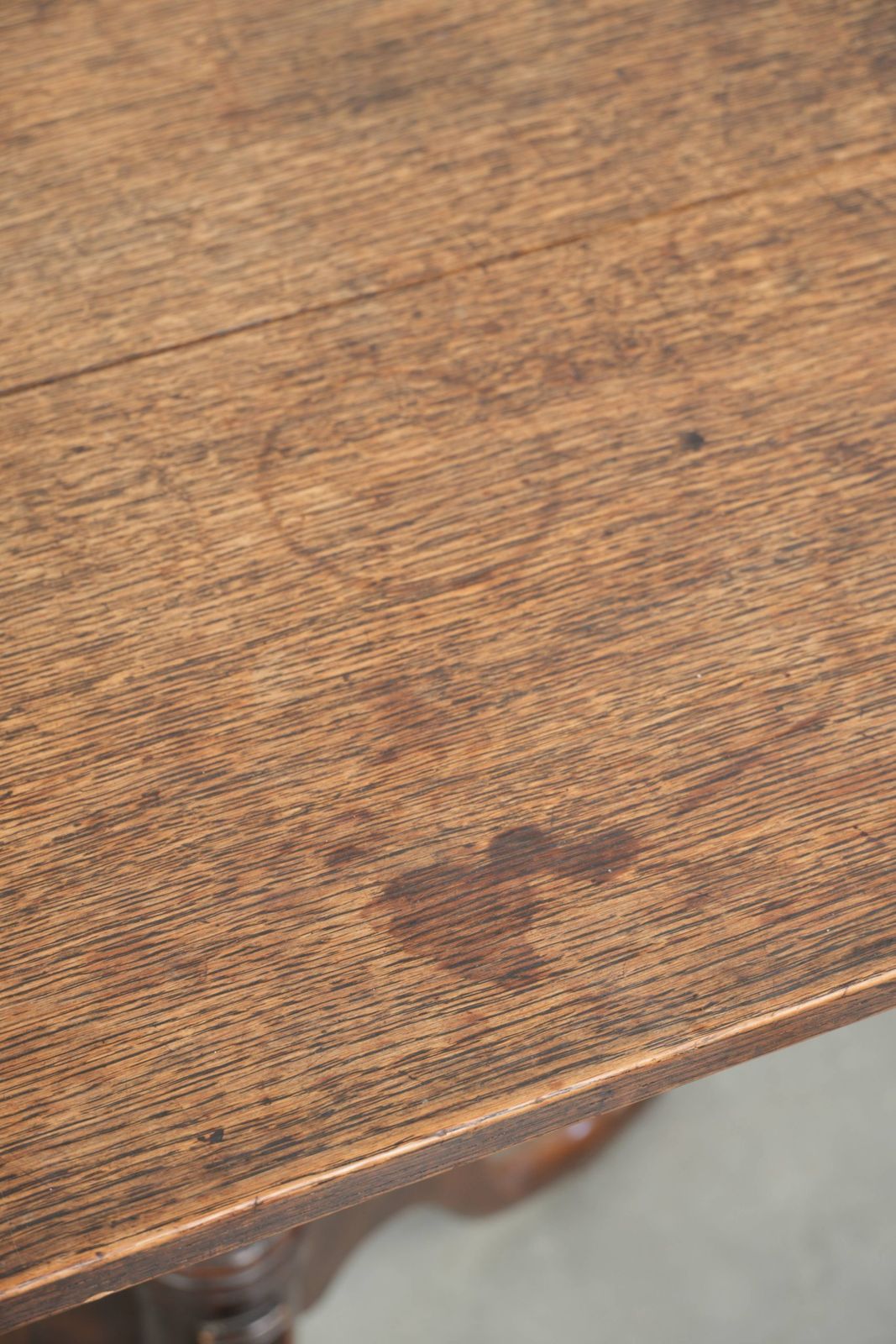 photo furniture Antiek Engelse eiken klaptafel, bijzettafel, begin 19e eeuw, unieke vierkante vorm