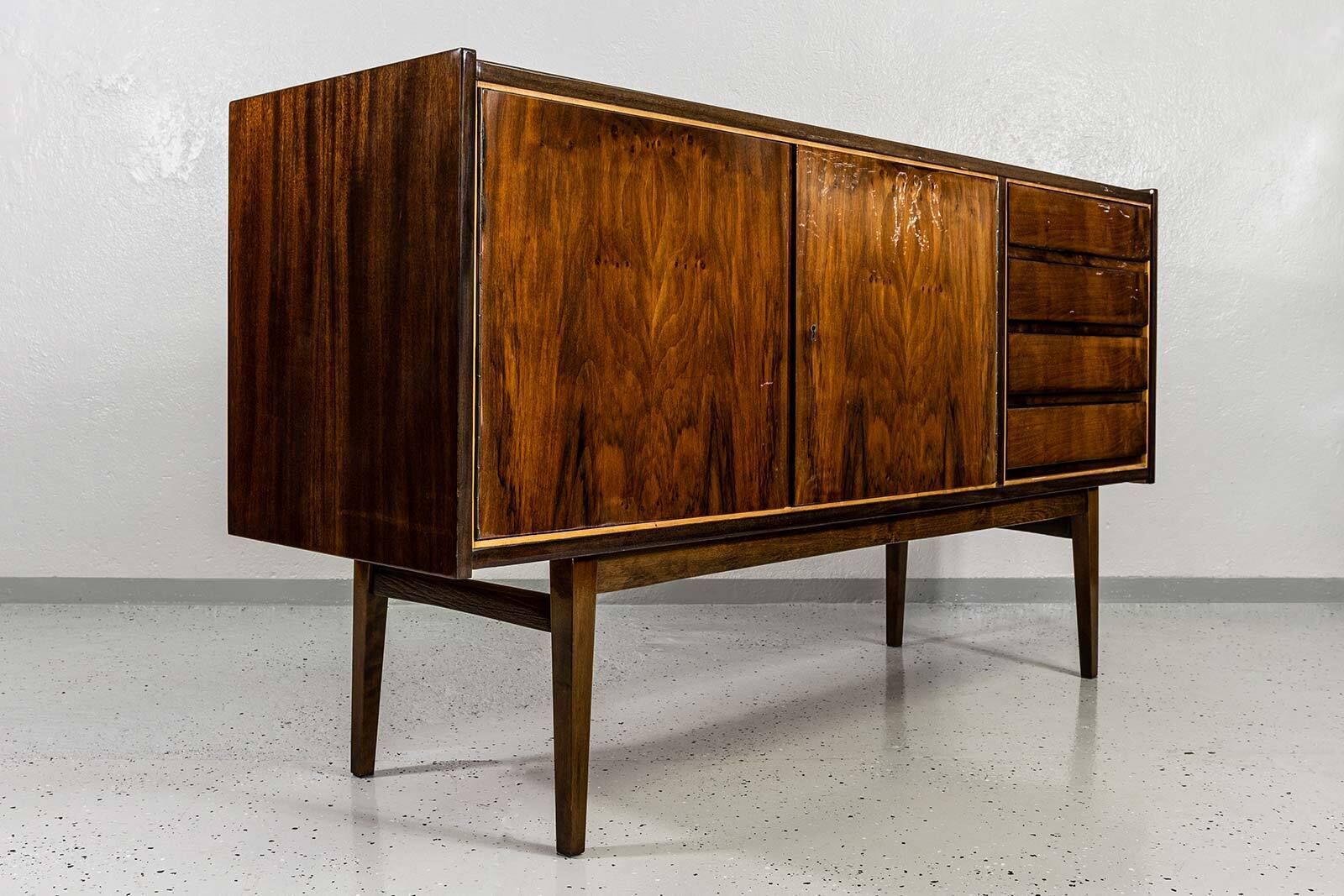 Mid-Century Hoogglans Walnoot Dressoir van S. Albracht, Polen, 1972 photo furniture