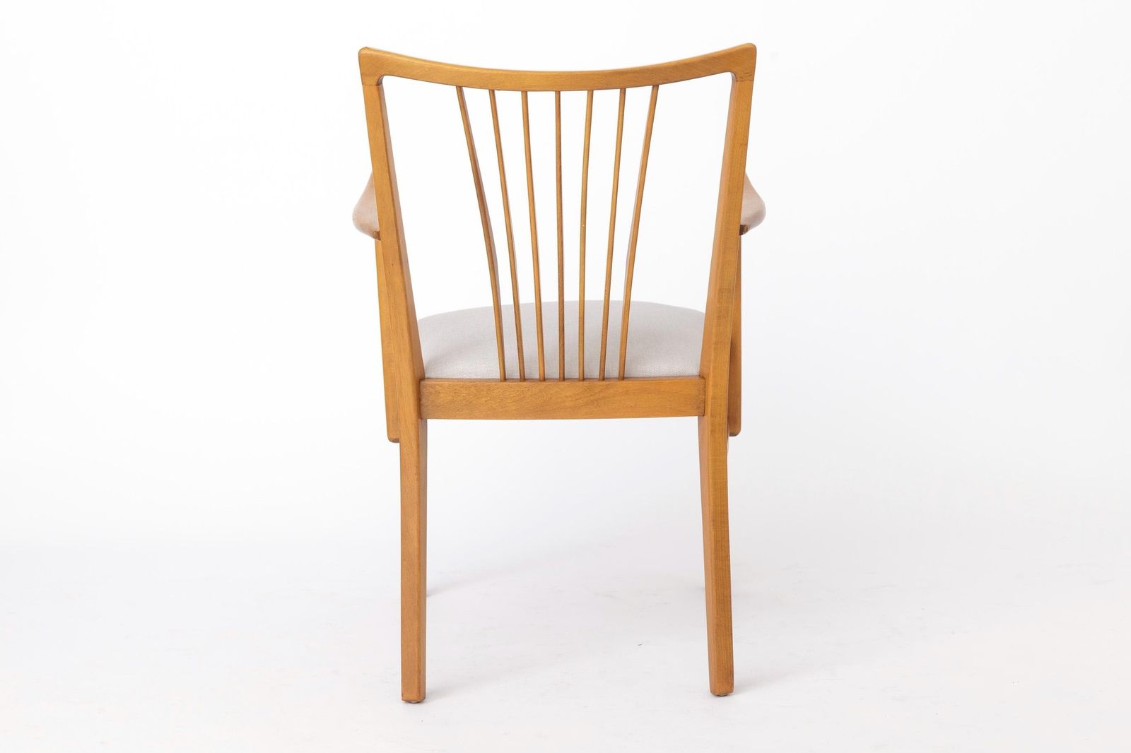 Paar vintage fauteuils ca. jaren 1950, gerestaureerd beukenhout en lichtgrijze bekleding, mid-century eet- of bureaustoelen photo vintage