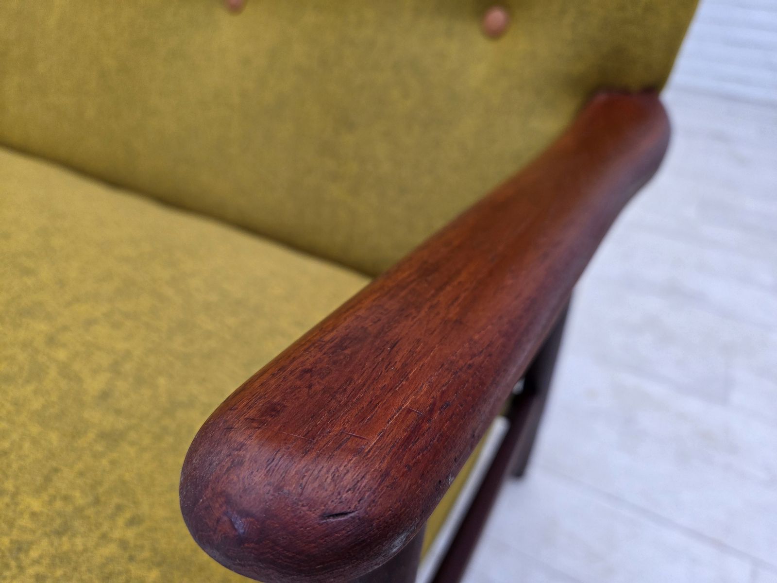 Ca. jaren 1960, Deense 2-zitsbank, meubelwol, teakhout, opnieuw bekleed. photo for sale