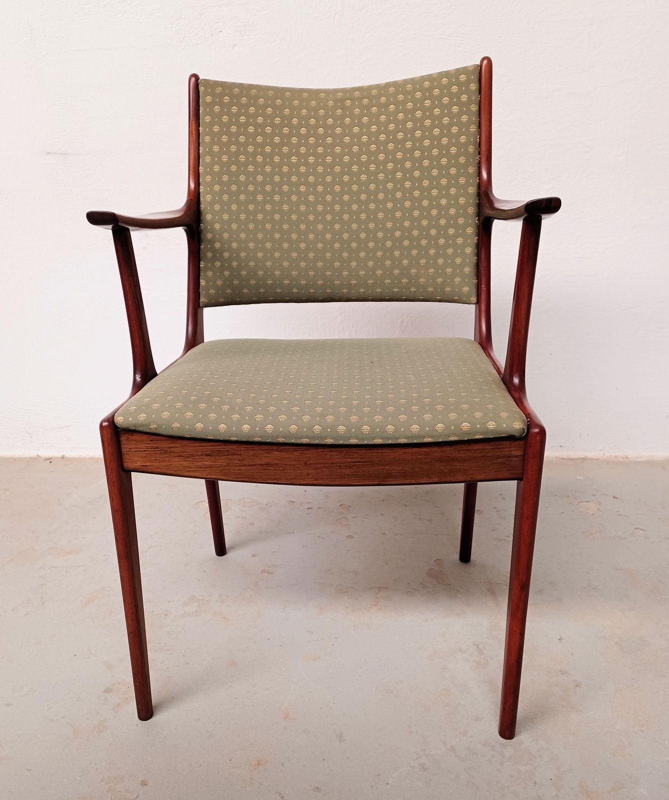 Paire de fauteuils Johannes Andersen en palissandre, restaurés et retapissés au choix photo Mobilier