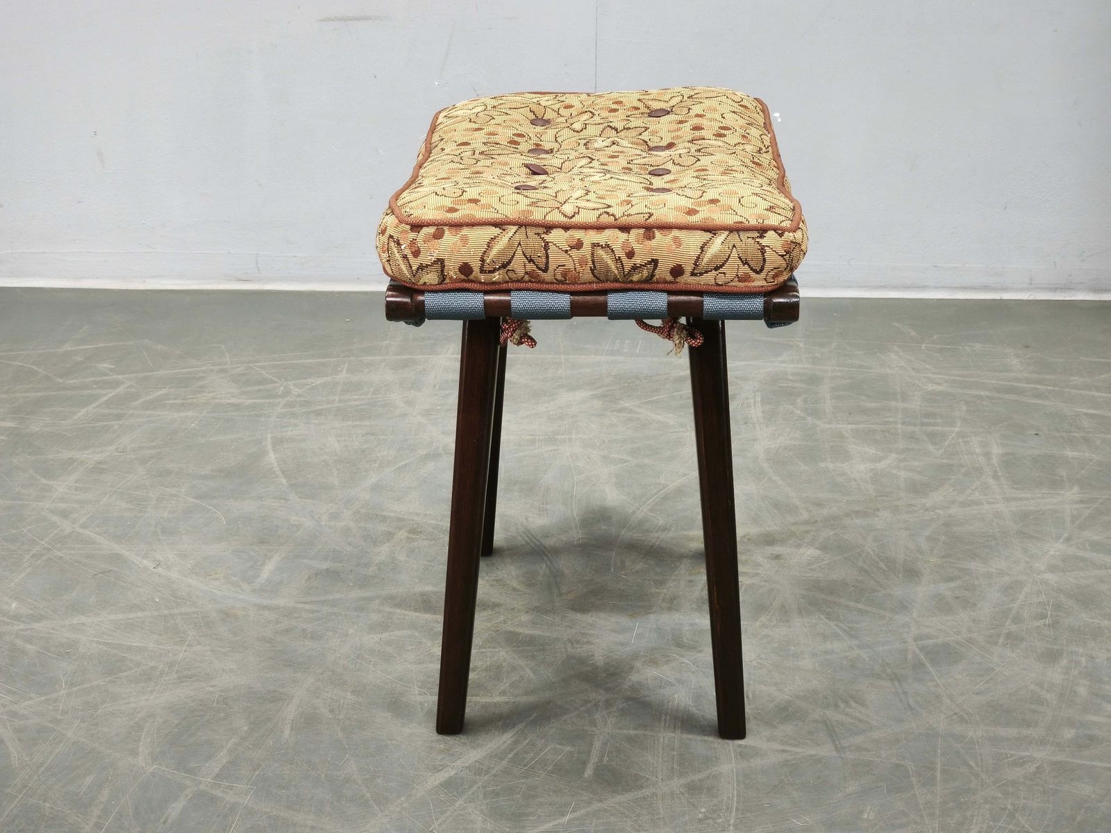 Ton Mid Century Beuken Kruk Met Origineel Kussen, Tsjecho-Slowakije, Ca. 1956 photo vintage
