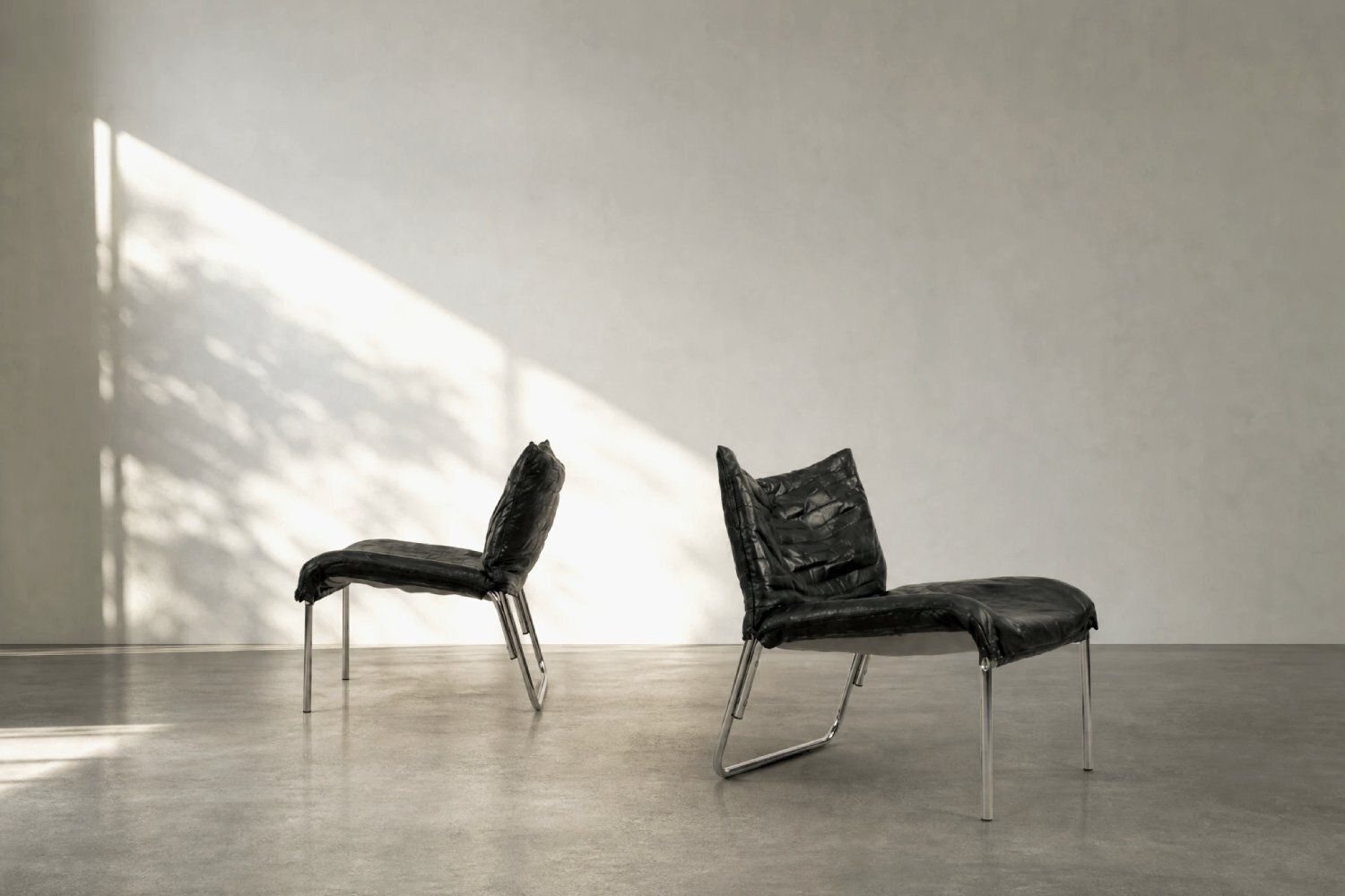 photo buy Fauteuils lounge mid-century modern scandinaves en cuir patchwork noir, IKEA, années 1980, lot de 2