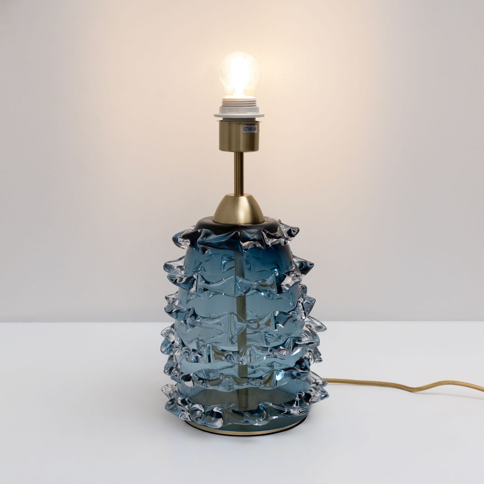 Paar blauwe Rostrato Murano glazen tafellampen photo vinterior
