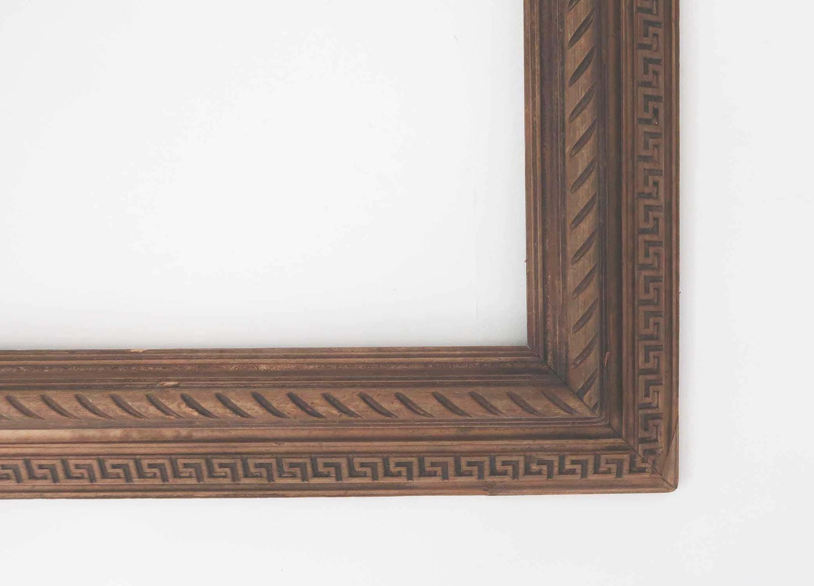 Grote antieke houten lijst in renaissancestijl, gesculpteerd. Engels, 19e eeuw photo vinterior