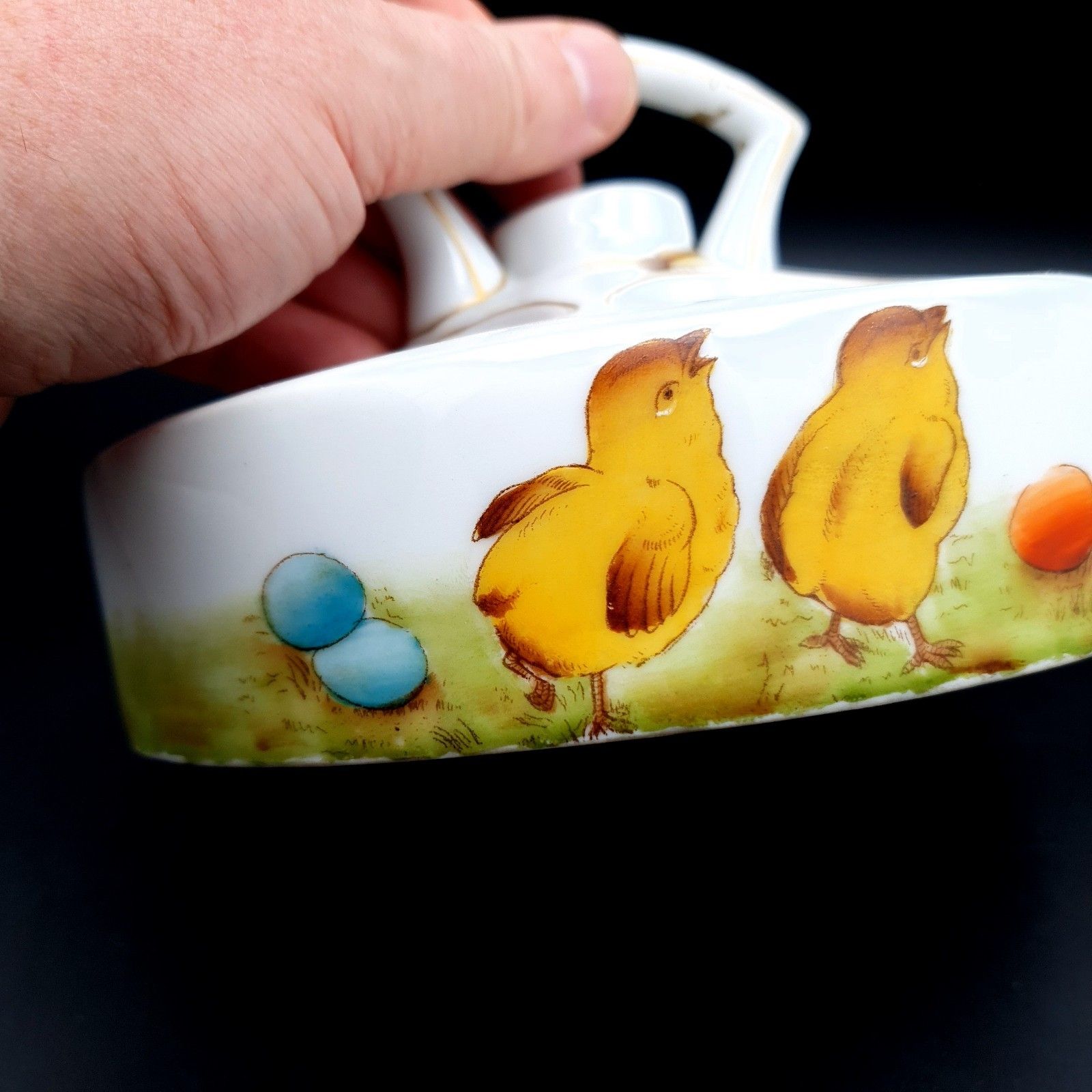 photo furniture Rare Victorian Heated Egg Cruet Set Chicks & Eggs Ceramic For 6 Eggs L1800s Est