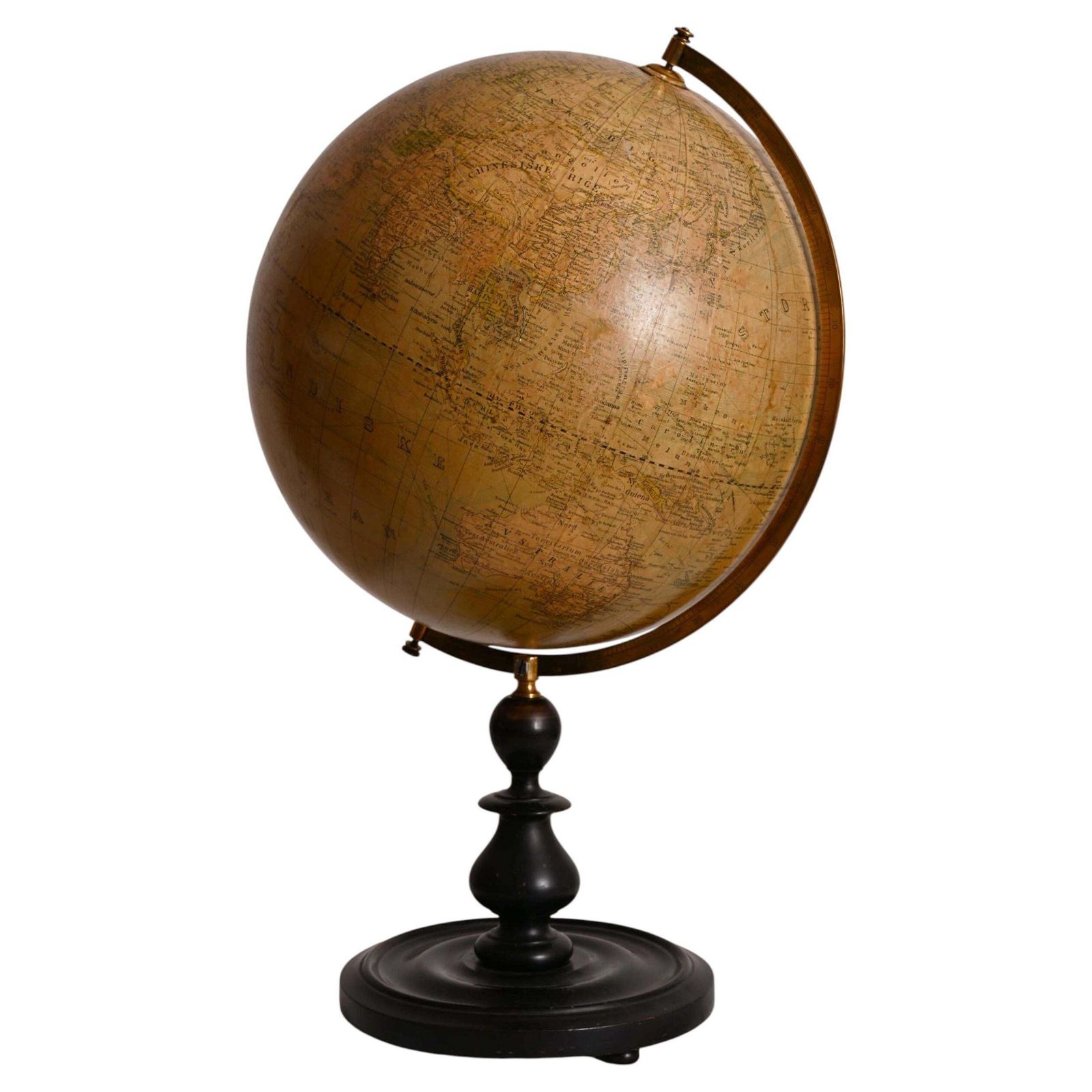Antieke fysieke aardglobe van Paul Raeth photo furniture