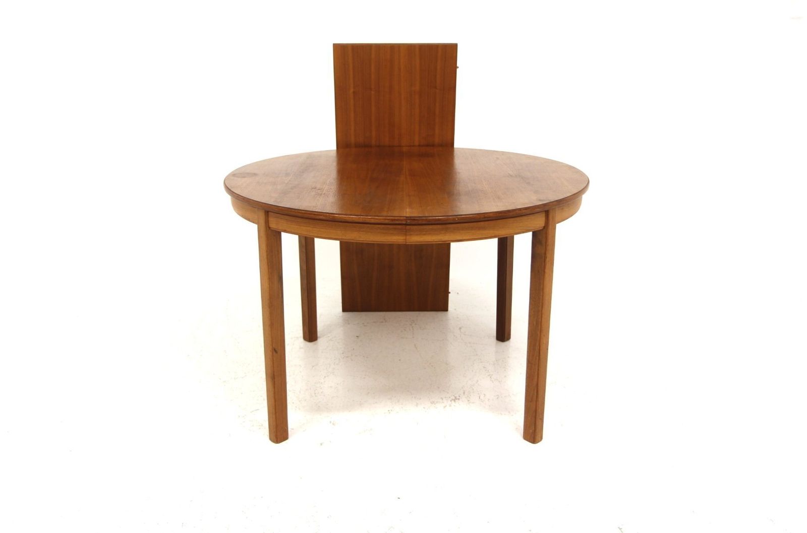 Table à manger scandinave en noyer, Suède, 1960