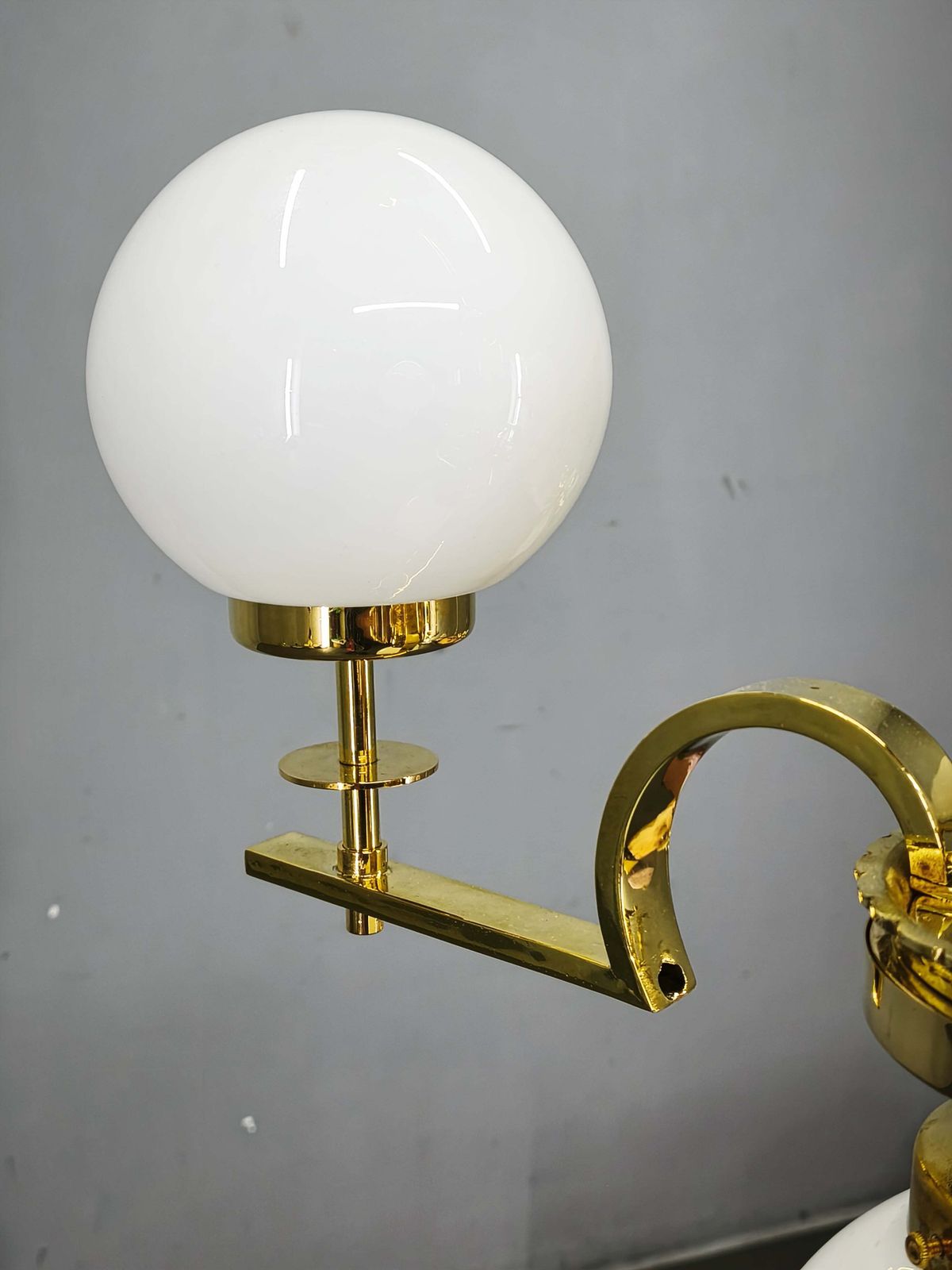 Art Deco Messing en Opaalglobe Hanglamp uit de jaren 1930, Tsjechoslowakije photo for sale