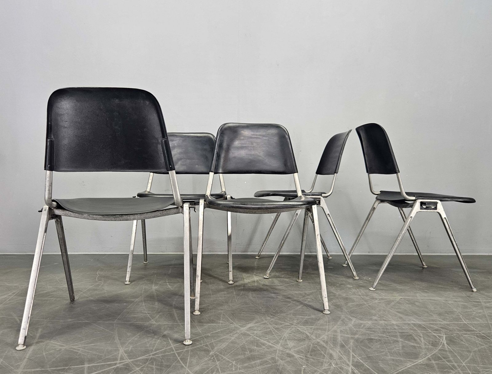 Set van vijf mid-century stapelstoelen van Knoll door Don Albinson, jaren 1970 photo vintage