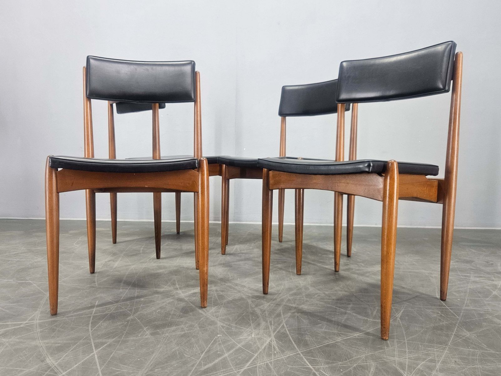 photo furniture Ensemble de quatre fauteuils de salle à manger mid-century rares, Danemark, années 1970