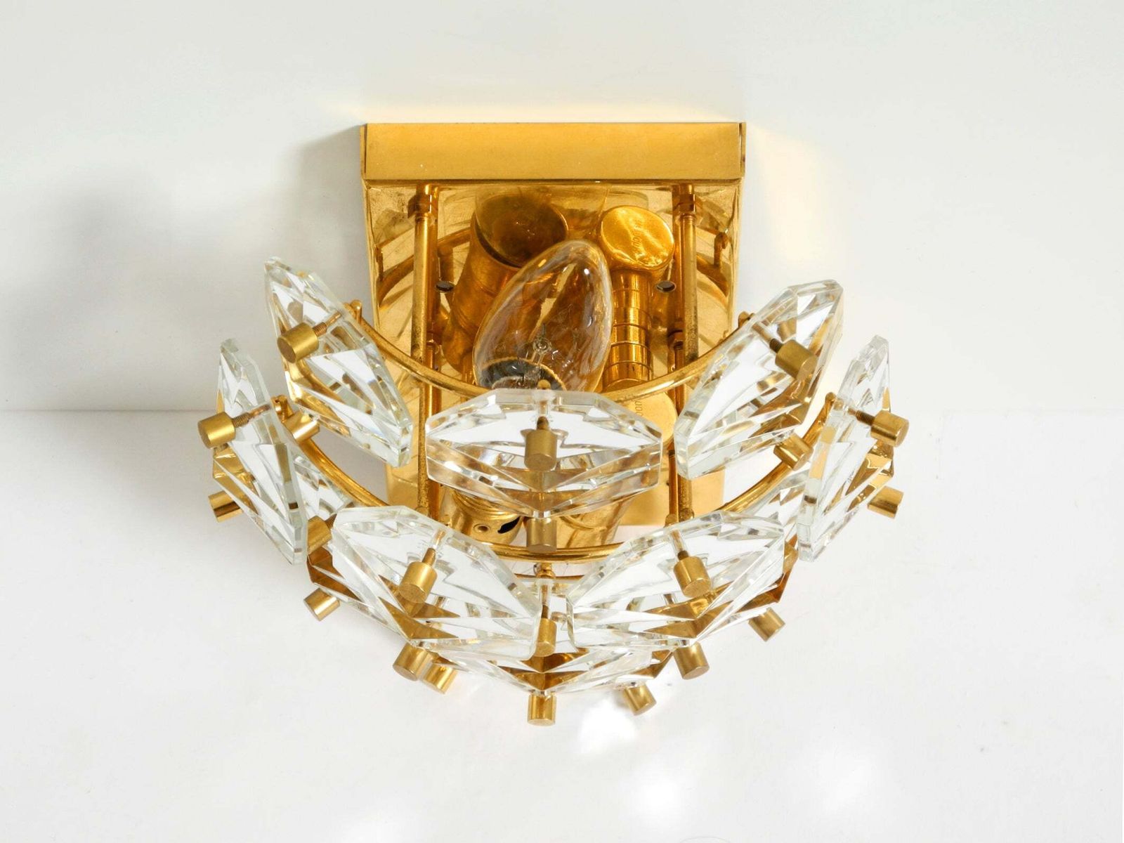 Kinkeldey Kristalglazen en Messing Wandlamp uit de jaren 1960 photo Verlichting