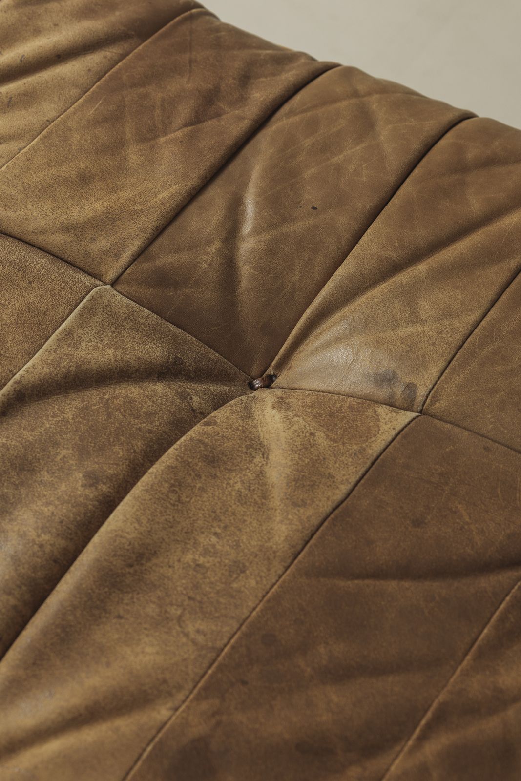 photo furniture Richly Patinated Cognac Leather Ds 80 Daybed By De Sede, Switzerland 1970s