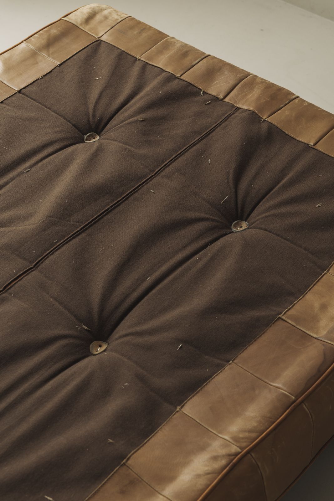 photo vinterior Cognackleurige DS 80 Daybed van De Sede met Rijke Patina, Zwitserland ca. jaren 1970