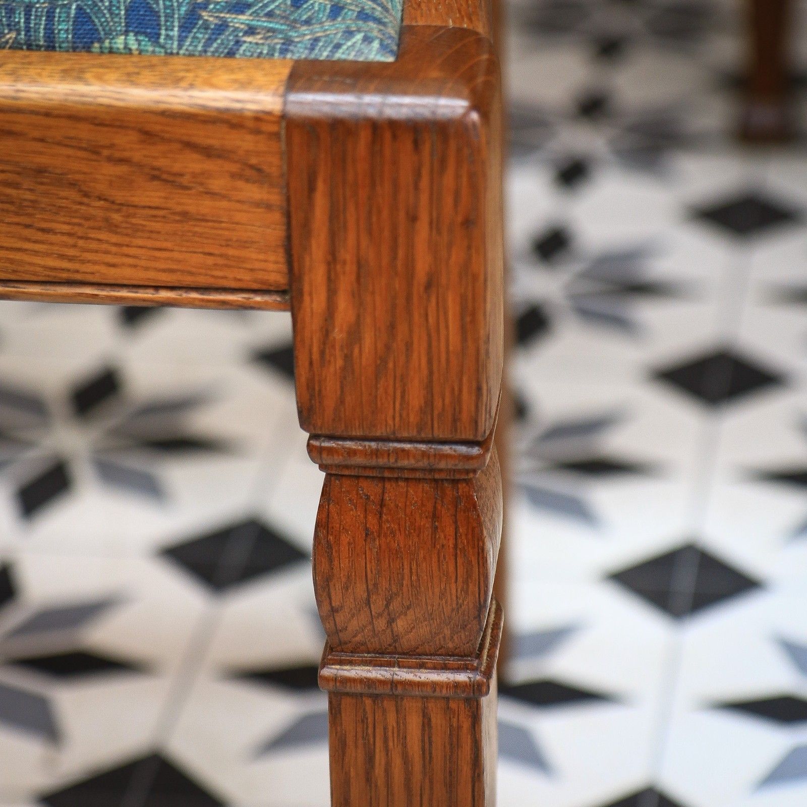 photo vinterior Arts And Crafts Dining Table And Liberty Chairs In Solid Oak With Liberty Fabric