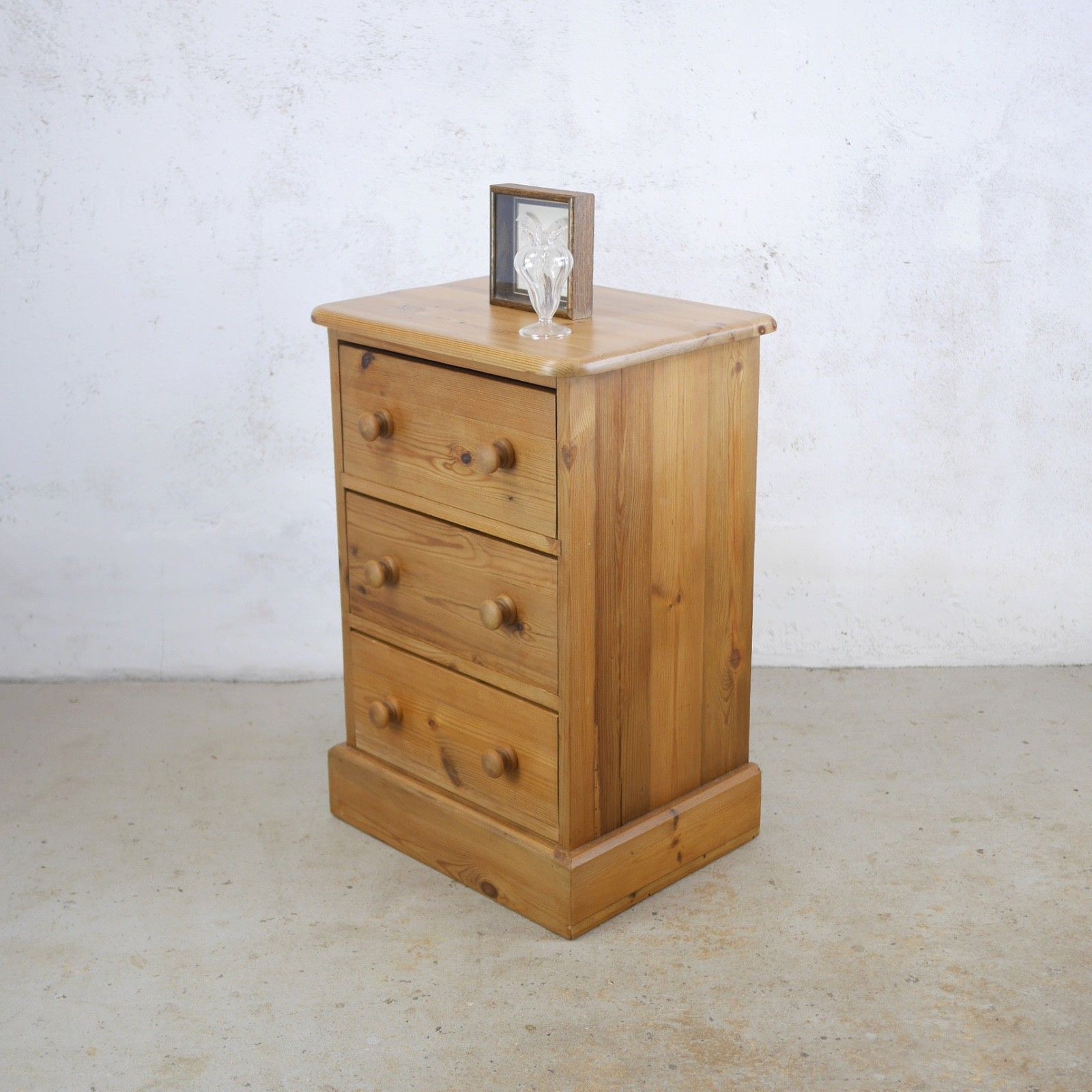 photo vintage Pair Vintage Stripped Pine Bedside Tables Drawers #103293