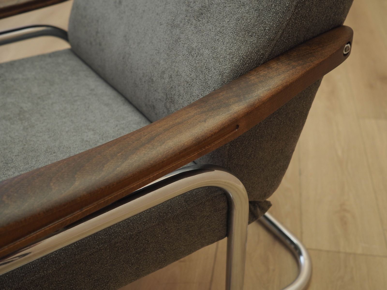 photo vintage Italiaanse lounge chair met verstelbare rugleuning, beuken armleuningen, jaren 1970