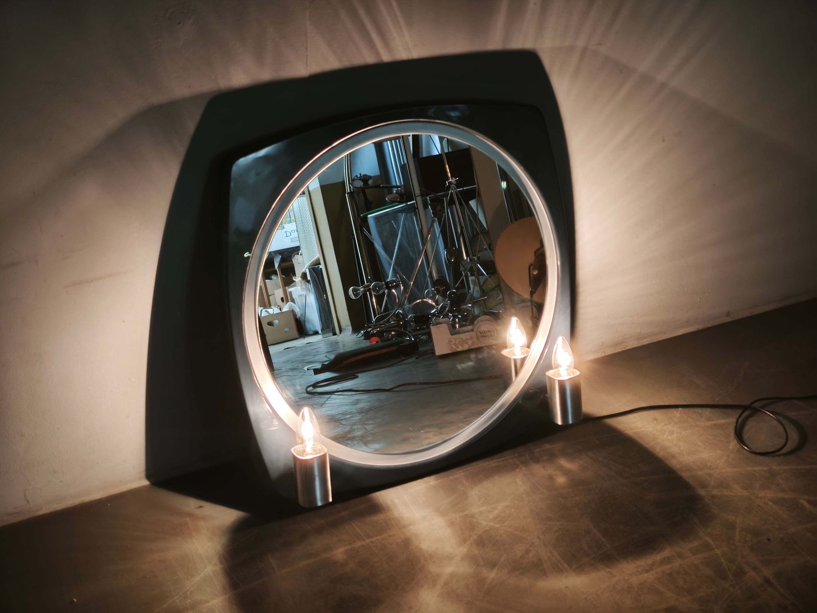photo furniture Italiaanse Space Age verlichte spiegel van Thema, jaren 1970