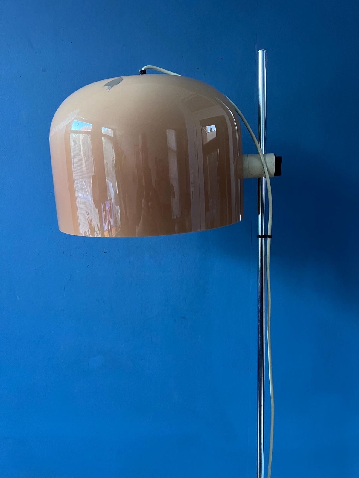 photo furniture Guzzini Forma Space Age Floor Lamp Chrome Base Orange Shade
