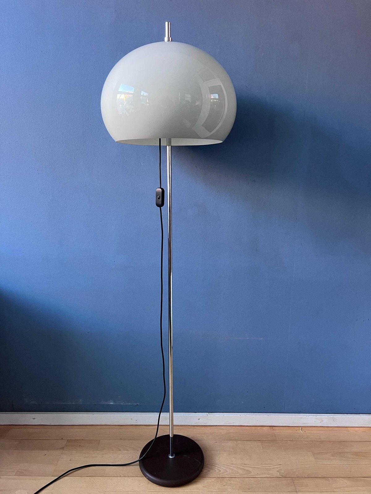 Vintage witte paddenstoellamp | Mid Century plexiglazen kap photo 761.0