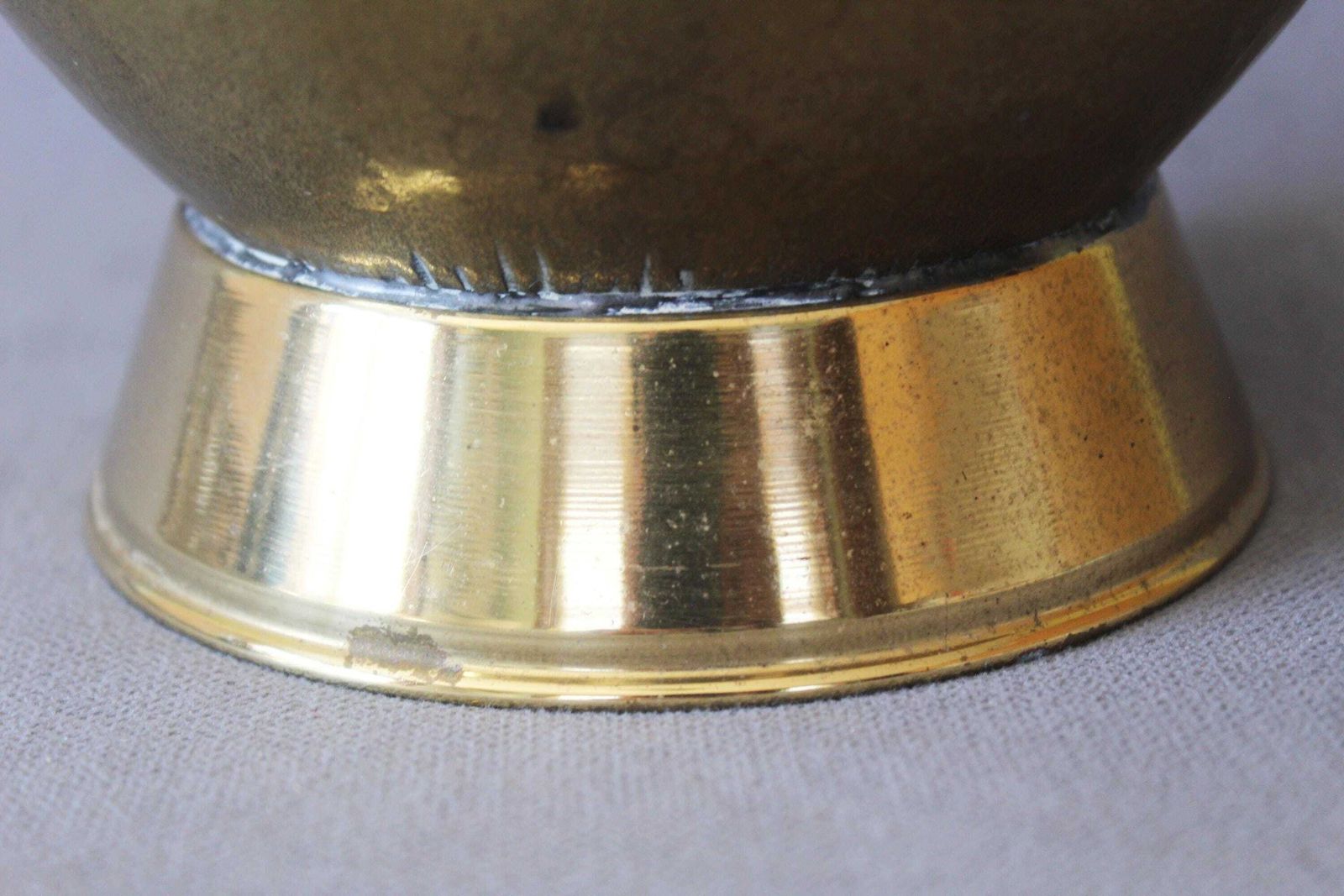 photo vinterior Zeer grote vintage kan van gehamerd messing, landelijke stijl, rustiek interieur, keukengerei, tuindecoratie, België Dinant Mecap, deksel, 31 centimeter