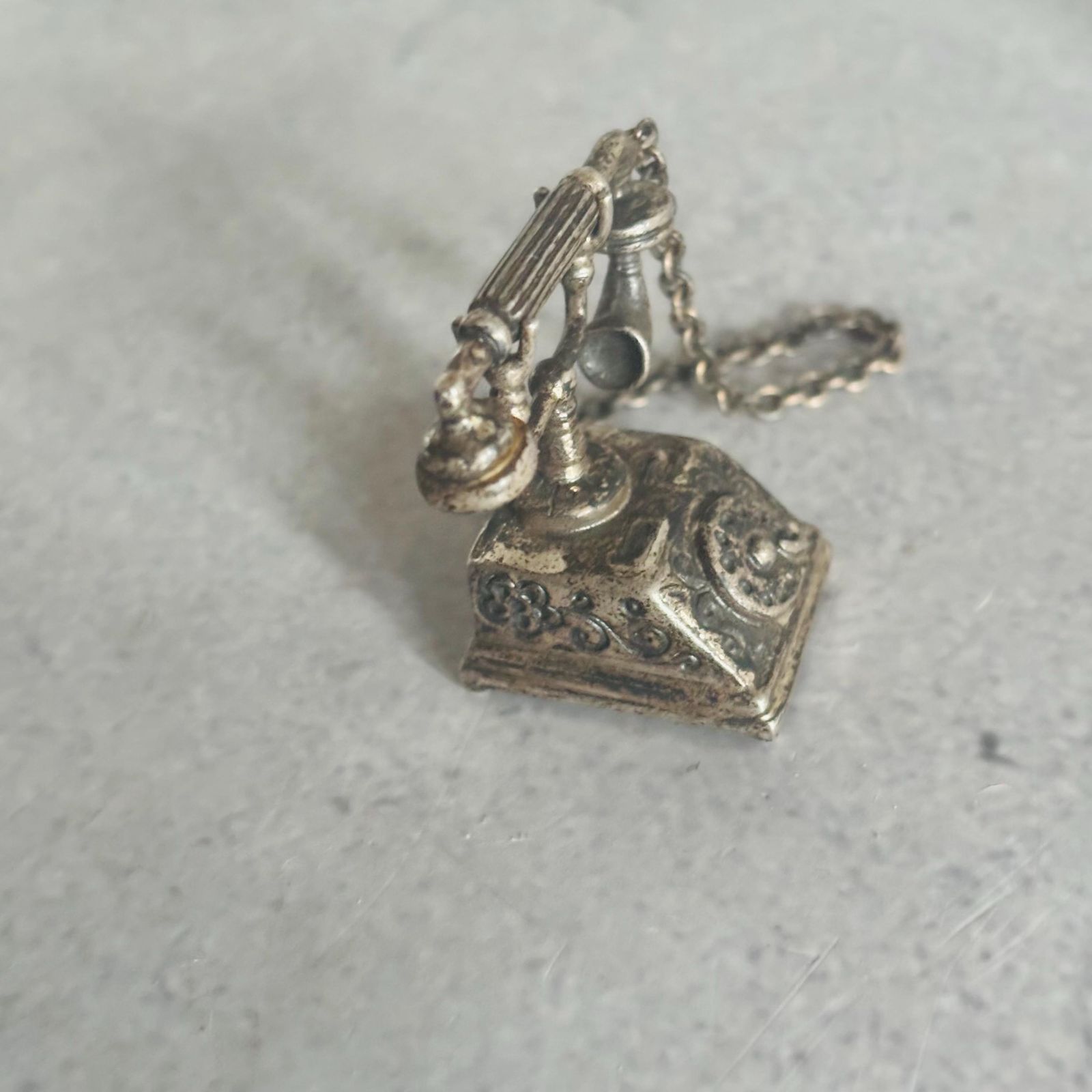Zeldzame vintage Italiaans sterling zilver miniatuurtelefoon, Medusa Oro photo furniture